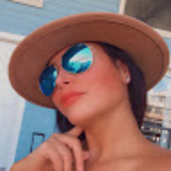 Meet your Posher, Tearsa - Picture 1 of 1